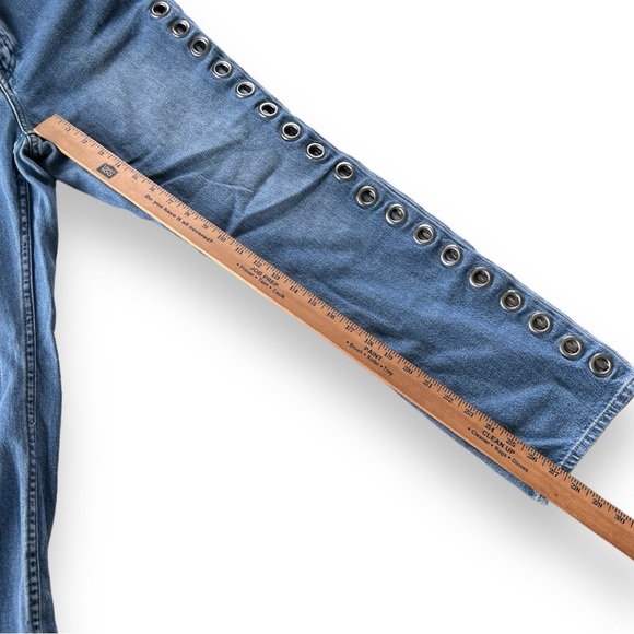 Volcom Georgia May Jagger GMJ Boyfriend Grommet Jean Light Blue Size 27 - Picture 10 of 15